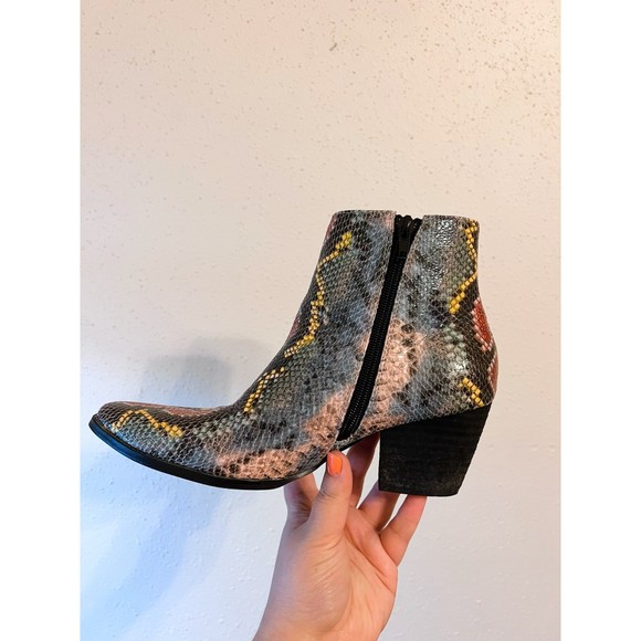 Matisse "Spade" Crocodile Printed Pointed Toe Ankle Boots Coconuts Matisse - Picture 3 of 7